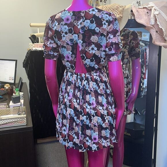 Pins and needles pleated floral dress - Picture 7 of 13